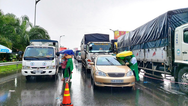 Bảy phân luồng cho các phương tiện lưu thông khu vực phía Nam ảnh 1