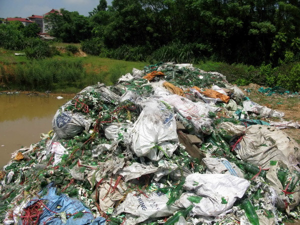 Bắt quả tang doanh nghiệp chôn trái phép 40.000 tấn chất thải rắn ảnh 1