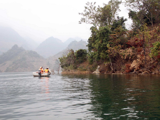 Vụ lật thuyền ở Sơn La: Tìm thấy thi thể nạn nhân đầu tiên ảnh 1