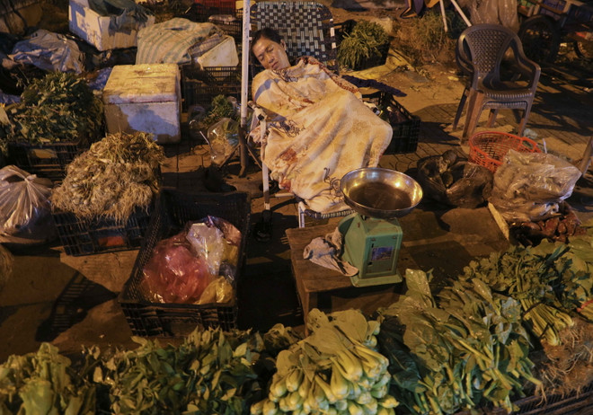 [Photo] Chợ đêm nông sản dịp giáp Tết Nguyên đán tại Hậu Giang ảnh 6