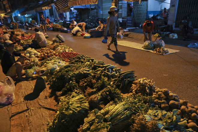 [Photo] Chợ đêm nông sản dịp giáp Tết Nguyên đán tại Hậu Giang ảnh 9