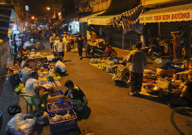 [Photo] Chợ đêm nông sản dịp giáp Tết Nguyên đán tại Hậu Giang ảnh 4