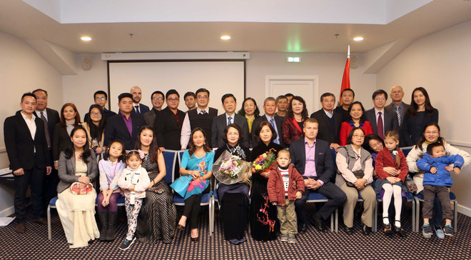 Phó Chủ tịch nước gặp mặt thân mật cộng đồng người Việt tại Latvia ảnh 1