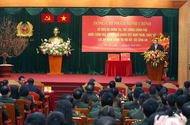 Thủ tướng kiểm tra, chúc Tết lực lượng Công an và Quốc phòng trực Tết ảnh 2