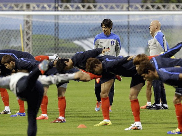 Tuyển Hàn Quốc đổ bộ xuống Cuiaba chuẩn bị cho trận gặp Nga ảnh 1