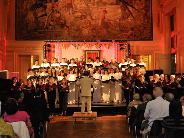 Đêm nghệ thuật đậm “Hồn Việt” giữa lòng thủ đô nước Pháp ảnh 2