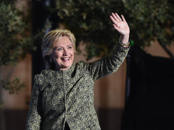 Bà Clinton nới rộng khoảng cách trước thềm tranh luận cuối cùng ảnh 1