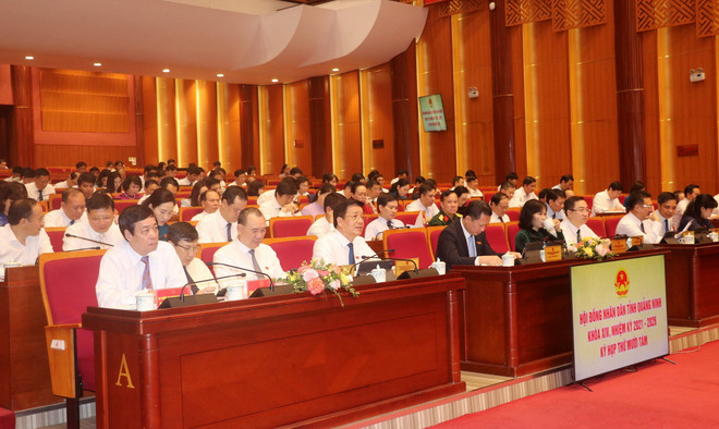 Đại biểu tham dự kỳ họp. (Ảnh: Văn Đức/TTXVN) ttxvn_1904_quang ninh (2).jpg