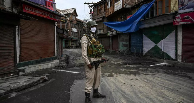 Ấn Độ áp dụng lệnh giới nghiêm toàn bộ tại vùng lãnh thổ Kashmir ảnh 1