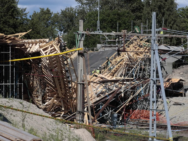 Sập cầu đang xây tại Thụy Điển khiến hàng chục người bị thương ảnh 1