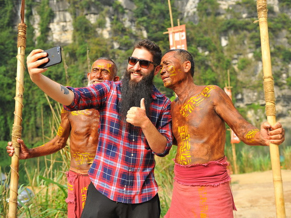 Yêu cầu điều tra việc đạo diễn phim ''Kong: Skull' Island bị hành hung ảnh 1