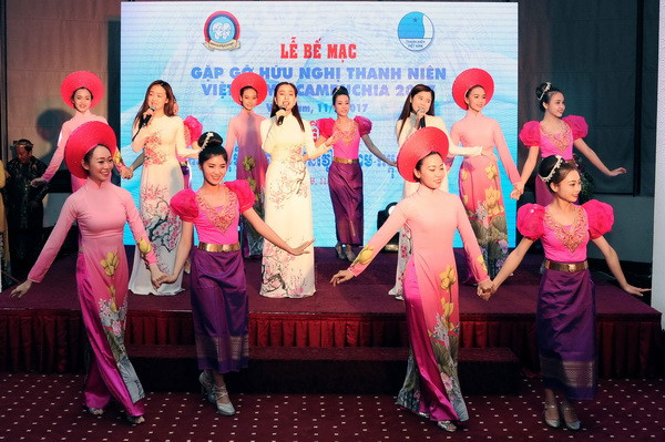 Bế mạc Gặp gỡ hữu nghị thanh niên Việt Nam-Campuchia năm 2017 ảnh 1