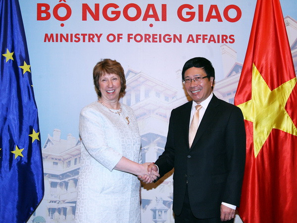 Phó Thủ tướng Phạm Bình Minh hội đàm với Phó Chủ tịch EC ảnh 1