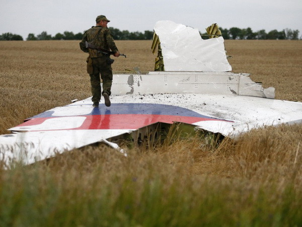 Ngoại trưởng Mỹ muốn Nga, Ukraine hợp tác điều tra vụ MH17 rơi ảnh 1