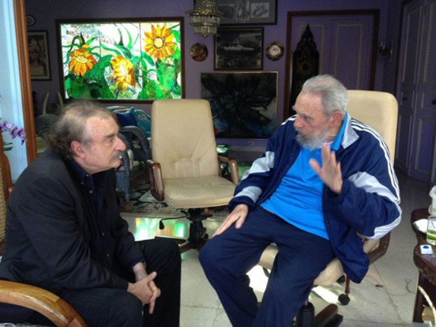 Lãnh tụ Cuba Fidel Castro xuất hiện sau nhiều tháng ảnh 1