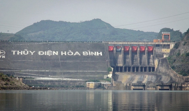 Hồ thủy điện Hòa Bình. (Ảnh: Trọng Đạt/TTXVN) Thủy điện Hòa Bình dự kiến hoàn thành thay thế hệ thống cáp trước 29/5 ảnh 1