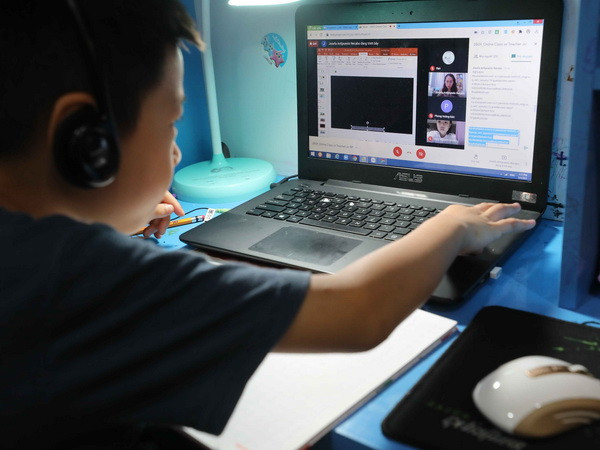 Hà Nội nỗ lực hoàn thành "nhiệm vụ kép” khi dạy và học trực tuyến ảnh 1