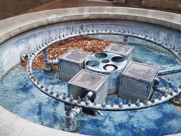 Thả 100.000 đồng tiền xuống đài phun nước để thử lòng người ảnh 1