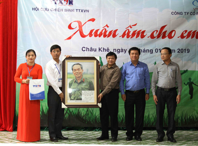 TTXVN tổ chức ''Xuân ấm cho em'' tại huyện miền núi Nghệ An ảnh 3