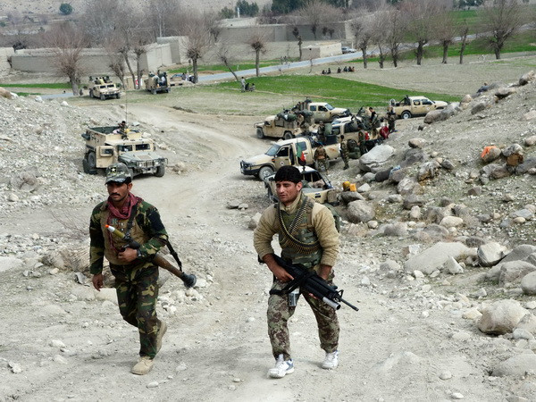 Afghanistan triệu Đại sứ Pakistan để phản đối việc nã pháo ảnh 1