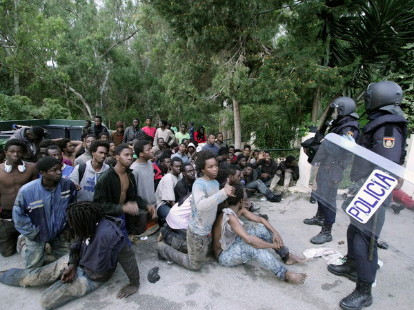 160.000 người biểu tình ở Tây Ban Nha yêu cầu nhận người tị nạn ảnh 1