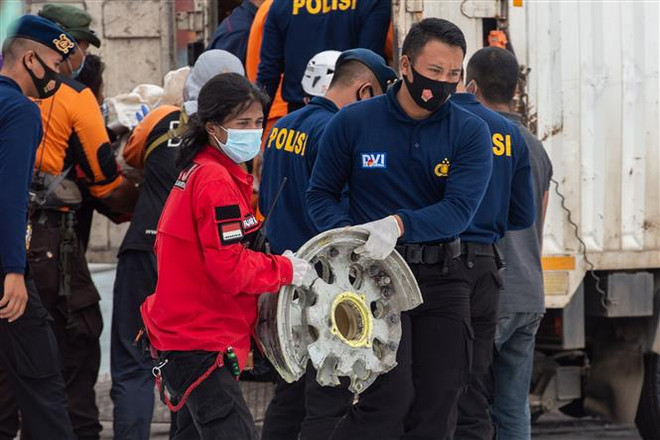 Vụ máy bay rơi tại Indonesia: Phát hiện trục trặc ở động cơ máy bay ảnh 1