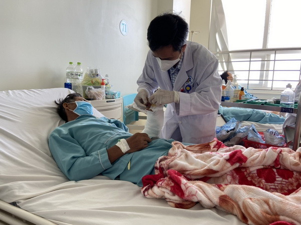 Bà Rịa-Vũng Tàu: Phẫu thuật nối thành công cẳng tay gần bị đứt lìa ảnh 1