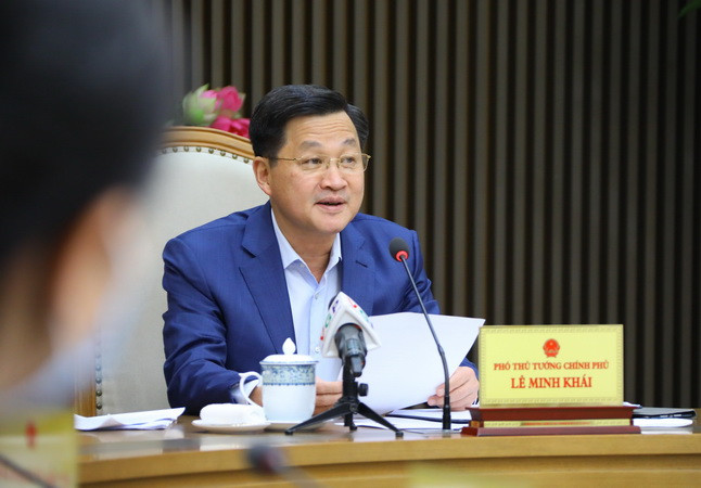 Phó Thủ tướng Lê Minh Khái phát biểu. (Ảnh: Văn Điệp/TTXVN) Mua trang thiết bị y tế phòng, chống dịch phải phù hợp với tình hình ảnh 1
