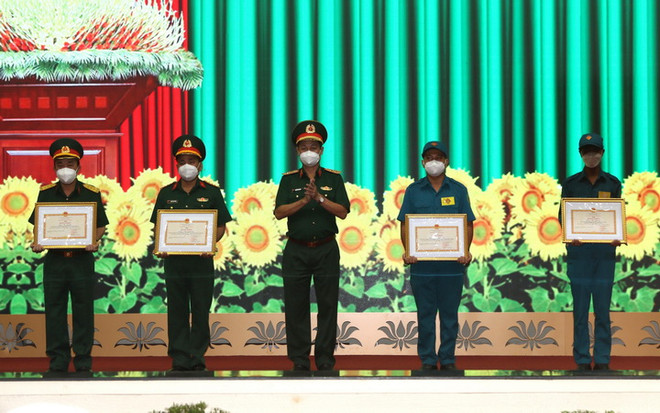 TP.HCM: Kiểm điểm lại để tiếp tục sứ mệnh phục vụ nhân dân ảnh 2