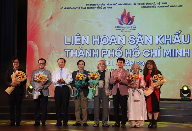 ttxvn_lien hoan san khau (2).jpg