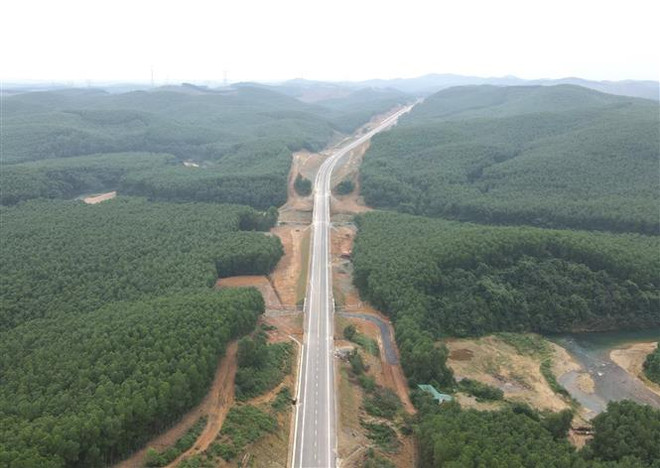 Đảm bảo an toàn giao thông trên Cao tốc Cam Lộ-La Sơn ảnh 1