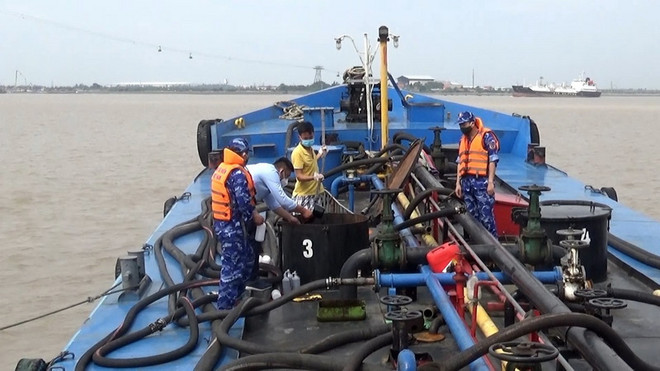 Hải Phòng: Cảnh sát biển tạm giữ 25.000 lít dầu DO không rõ nguồn gốc ảnh 1