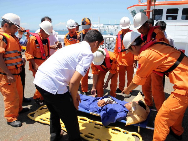 Đà Nẵng: Cứu nạn thành công thuyền trưởng gặp nạn trên biển ảnh 1