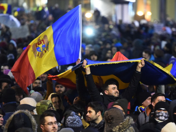 Romania: Tái diễn biểu tình quy mô lớn phản đối chính phủ ảnh 1