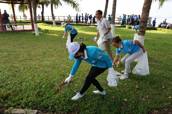 Chung tay đẩy lùi ô nhiễm trắng, bảo vệ bờ biển Nam Trung Bộ ảnh 3