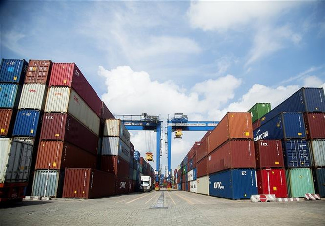 Hạ tầng kho bãi ngành công nghiệp logistics Việt Nam có những bước thay đổi nhanh trong thời gian qua. (Ảnh: Hồng Đạt/TTXVN) Doanh nghiệp logistics cần chuyển đổi số để khẳng định vị thế ảnh 1
