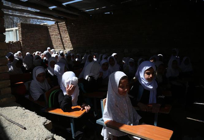 Afghanistan: Gần 80 nữ sinh tiểu học bị ngộ độc thực phẩm ảnh 1