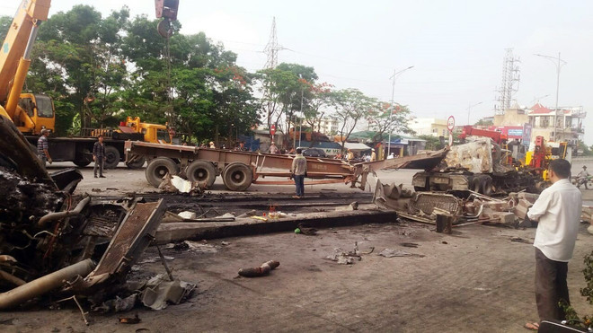 Hiện trường vụ hai xe container đâm nhau kinh hoàng ở Hải Phòng ảnh 2