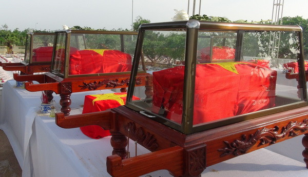 Truy điệu, an táng hài cốt liệt sỹ quân tình nguyện hy sinh tại Lào ảnh 2