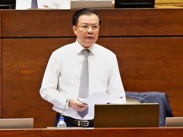 Bộ trưởng Bộ Tài Chính Đinh Tiến Dũng phát biểu giải trình, làm rõ vấn đề đại biểu Quốc hội nêu. (Ảnh: Doãn Tấn/TTXVN) Làm rõ các giải pháp thúc đẩy mục tiêu tăng trưởng GDP ảnh 1