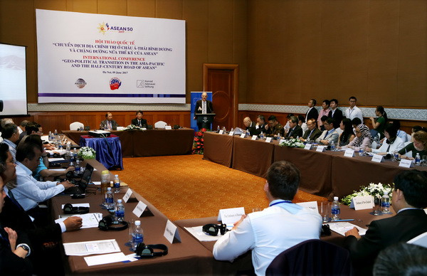 Quang cảnh hội thảo. (Ảnh: Nguyễn Dân/TTXVN) ASEAN - Một thực thể kinh tế ổn định, năng động, thích ứng cao ảnh 1