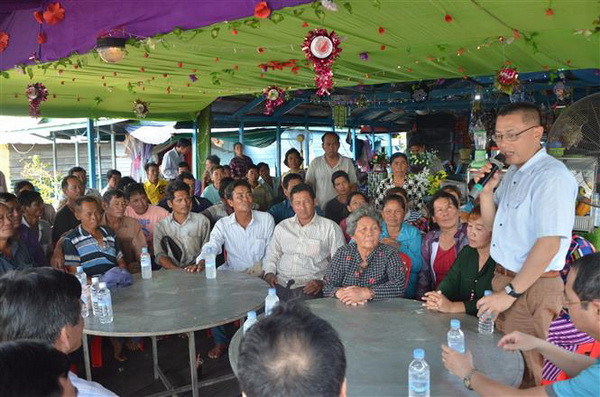 Đại sứ Việt Nam tại Campuchia thăm kiều bào tại tỉnh Kampong Chhnang ảnh 1