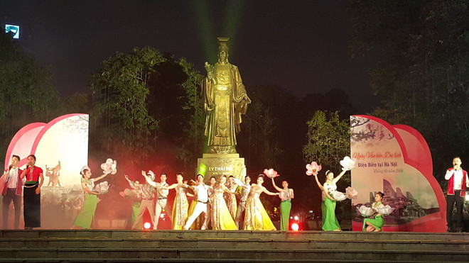 Không gian văn hóa du lịch Điện Biên tại phố đi bộ hồ Hoàn Kiếm ảnh 2