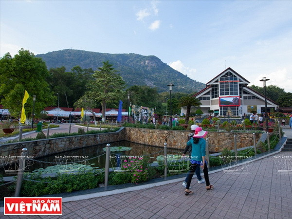 Khám phá quần thể núi Bà Đen - Nóc nhà của vùng Nam Bộ ảnh 4