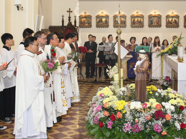 Người Việt Công giáo tại Séc hướng về biển đảo quê hương ảnh 1