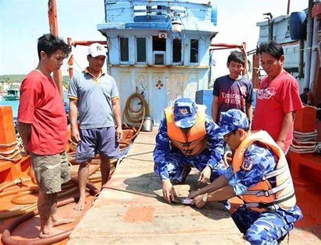 Liên tiếp bắt giữ tàu chở dầu không rõ nguồn gốc ở vùng biển Tây Nam ảnh 1