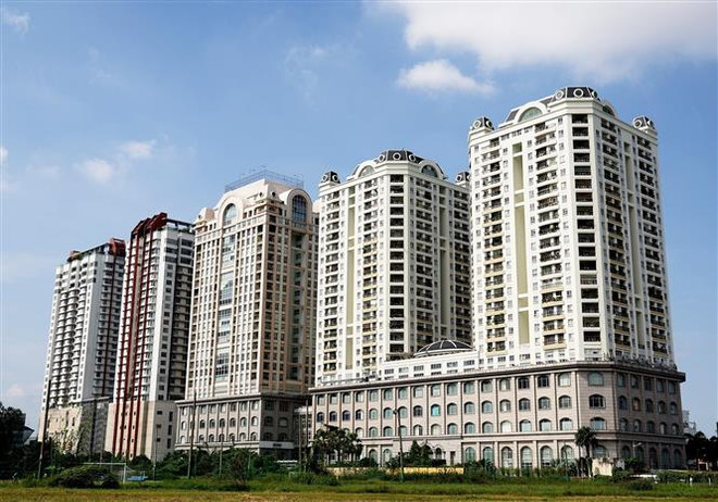 Khu chung cư căn hộ cao cấp trên đường Lê Đại Hành, Quận 10, Thành phố Hồ Chí Minh. (Ảnh: Hồng Đạt/TTXVN) Gỡ điểm nghẽn cho thị trường bất động sản trong năm 2023 ảnh 2
