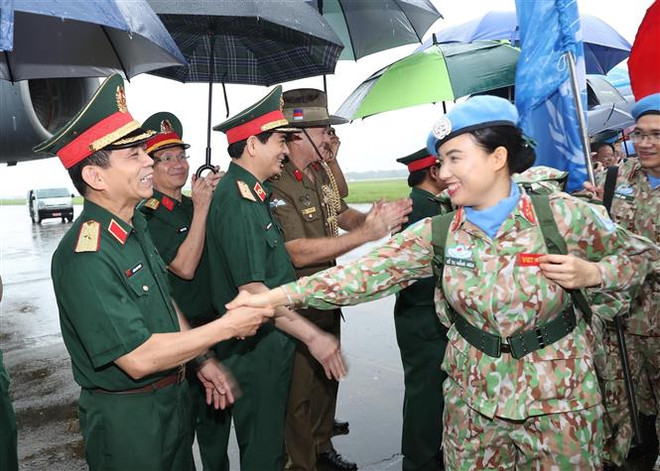 Lễ tiễn thê đội 2 của Bệnh viện cấp 2 số 4 lên đường đi Nam Sudan thực hiện nhiệm vụ của Liên hợp quốc. (Ảnh: Trọng Đức/TTXVN) Khắc phục khó khăn, nỗ lực đóng góp hiệu quả vì nền hòa bình ảnh 3