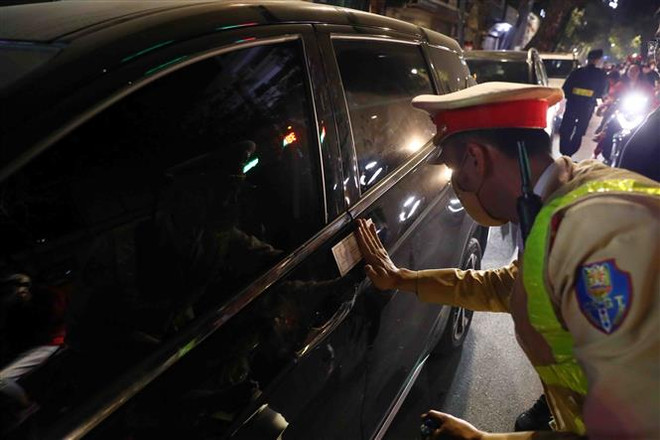 Hà Nội: Xử phạt nhiều trường hợp vi phạm nồng độ cồn trong đêm Noel ảnh 2