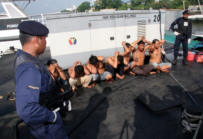 Cảnh sát Malaysia bắt giữ 13 cướp biển người Indonesia ảnh 1